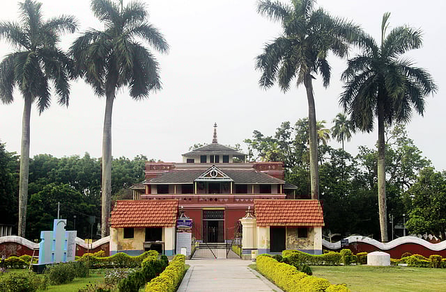 মূল কুঠিবাড়ির প্রবেশদ্বার। ছবি: তৌহিদী হাসান