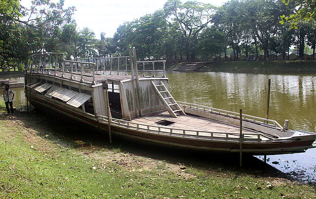 কবিগুরুর বজরার আদলে তৈরি করা হয়েছে এটি। ছবি: তৌহিদী হাসান