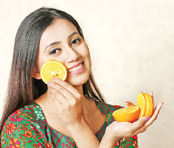 ঘরে প্রাকৃতিক উপাদানে রূপচর্চা ত্বক ভালো রাখবে মডেল: ফারহানা, ছবি: সুমন ইউসুফ. কৃতজ্ঞতা: হারমনি স্পা