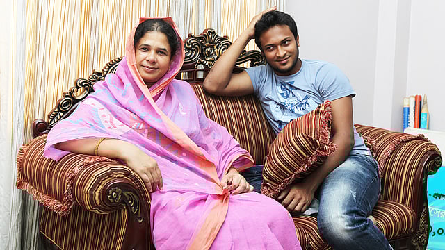 মায়ের সঙ্গে সাকিব