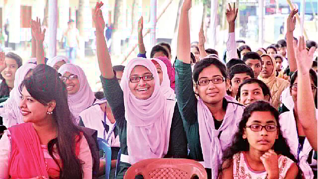 ঝিনাইদহ উৎসবে ঝড় ও বৃষ্টি আনন্দে বাধা হতে পারেনি