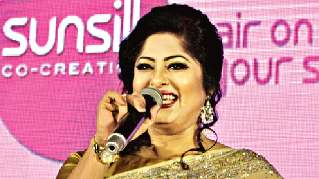 কথামালার ফাঁকে গান করেন মৌসুমীও l প্রথম আলো