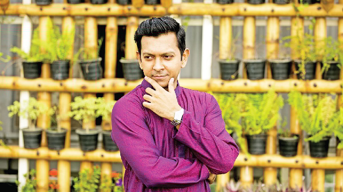 ঈদের পাঞ্জাবিতে থাকবে উৎসবের ছোঁয়া। নকশার এ আয়োজনে মডেল হয়েছেন সংগীত ও অভিনয়শিল্পী তাহসান খান। পোশাক: লা রিভ, স্থান কৃতজ্ঞতা: লেকশোর হোটেলস, ছবি: কবির হোসেন