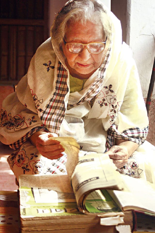 বেগম দেখছেন নূরজাহান বেগম l ছবি: প্রথম আলো