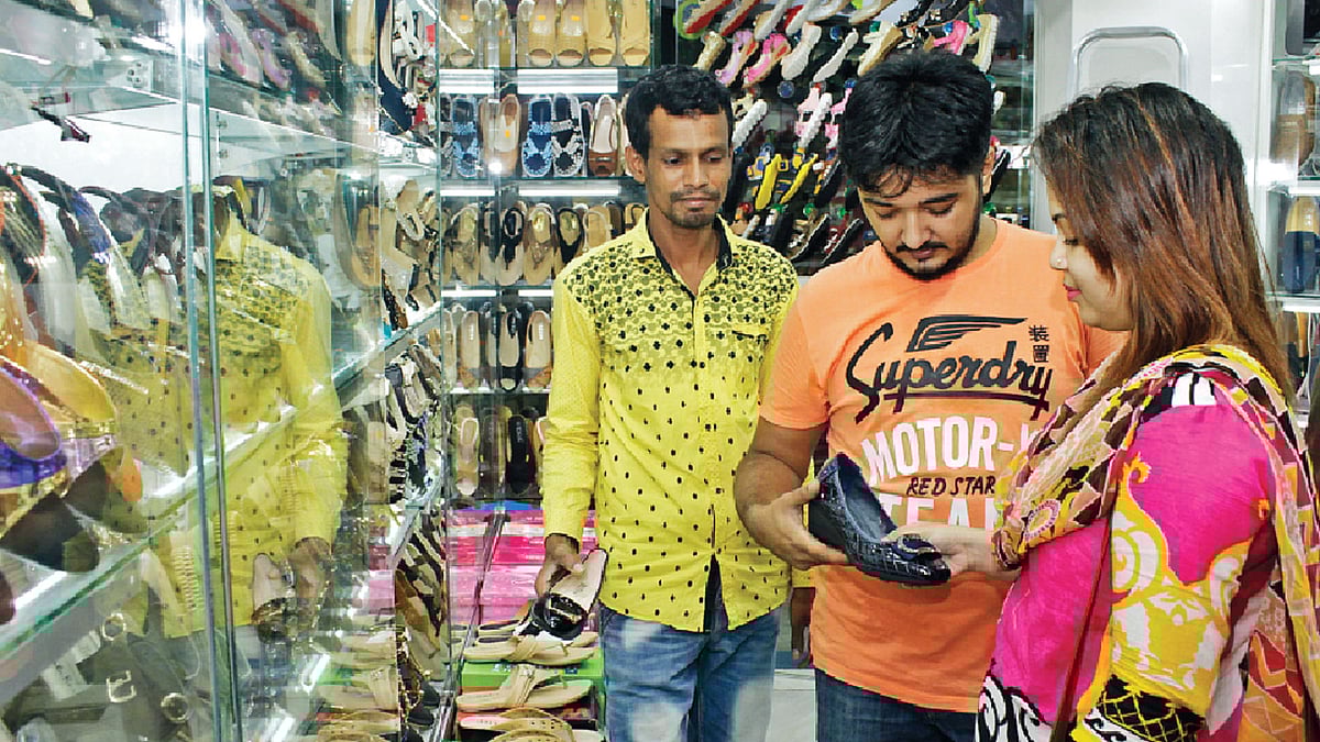 পোশাকের সঙ্গে মিলিয়ে জুতাও হতে হবে মানানসই l প্রথম আলো