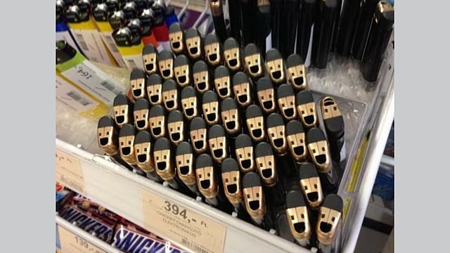 আমাদের নিয়ে যাও! থাকব নাকো বদ্ধ ঘরে...