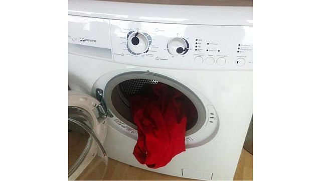 ইশ্, কাপড়চোপড়ের কী গন্ধ!