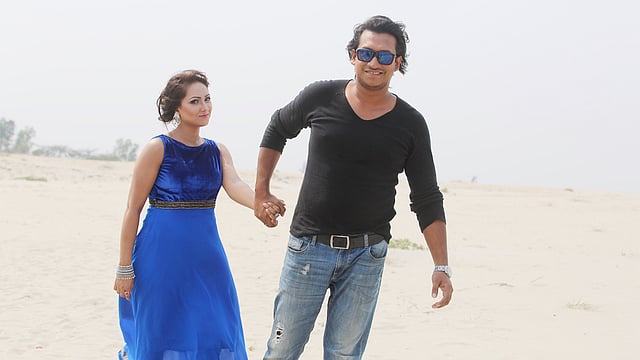 ‘ঢলে ঢলে’ গানের ভিডিওতে সাব্বির ও তাঁর স্ত্রী রেহেনা জামান