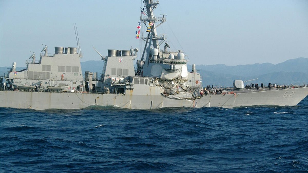 হরমুজ প্রণালিতে ‘পুলিশ’ হতে চাইলে মার্কিন জাহাজগুলো ডুববে, হুঁশিয়ারি ইরানের