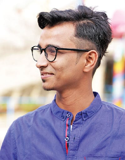 মডেল: আবির
