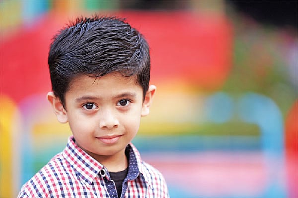 মডেল: স্নিগ্ধ