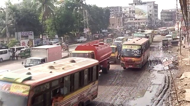 টঙ্গী স্টেশন রোড। ছবি: মাসুদ রানা