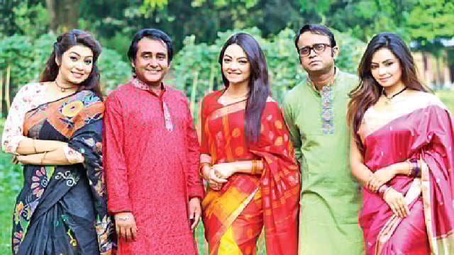 ছয় পর্বের ঈদের ধারাবাহিক চুটকি ভান্ডার থ্রিতে অভিনয় করেছেন (বাঁ থেকে) আলভী, শামীম জমান, ইশানা, আ খ ম হাসান, অরিন। ফজলুল সেলিম ও সেজান নূরের রচনায়, শামীম জামানের পরিচালনায় এটিএন বাংলায় নাটকটি ঈদের দিন থেকে ষষ্ঠ দিন পর্যন্ত প্রতিদিন রাত ৮টা ১৫ মিনিটে প্রচারিত হবে।