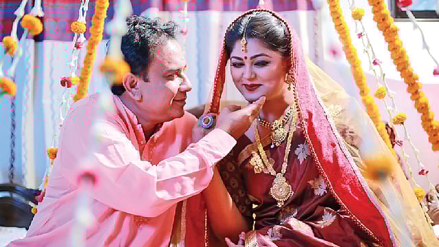 ঈদের দিন রাত ৮টা ৪০ মিনিটে বাংলাভিশনে দেখানো হবে স্বল্পবিরতির নাটক গোয়েন্দা ঘটক। মেজবাহ উদ্দিনের রচনায় ও সৈয়দ শাকিলের পরিচালনায় এ নাটকে অভিনয় করেছেন জাহিদ হাসান ও মৌসুমী হামিদ। এবারের ঈদে এমন আরও কয়েকটি নাটক ও টেলিছবিতে দেখা যাবে জাহিদ হাসানকে। তিনি নিজের কোন কাজটি দেখবেন? অভিনেতাকে এমন প্রশ্ন করা হলে তিনি জানান, চেষ্টা করবেন প্রায় সবগুলোই দেখার। আর এর ফাঁকে অন্য িশল্পীদের কাজও দেখার ইচ্ছা আছে তাঁর।