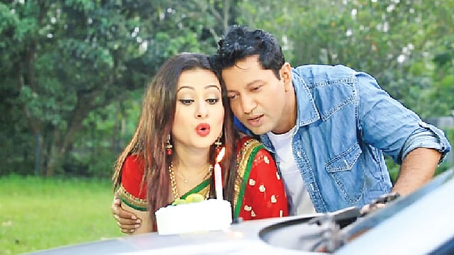 মাহফুজ ও পূর্ণিমাকে দেখা যাবে মাছরাঙা টেলিভিশনের তালপাতার পাখা টেলিছবিতে ঈদের দ্বিতীয় দিন রাত ১১টা ৩০ মিনিটে। মাসুম শাহরিয়ারের রচনা ও চয়নিকা চৌধুরীর পরিচালনায় এতে আরও অভিনয় করেছেন নাজিরা মৌ।