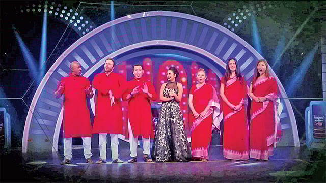 আমব্রীনের উপস্থাপনায় ভিন্নধর্মী ঈদ অনুষ্ঠান ‘ফরেনার্স শো’ দেখা যাবে এশিয়ান টিভিতে ঈদের দ্বিতীয় দিন সন্ধ্যা ৬টা ৩০ মিনিটে। এ অনুষ্ঠানে দেখা যাবে বাংলাদেশে অবস্থানরত বিভিন্ন ভিনদেশি নাগরিকদের আড্ডা, তাঁদের অভিজ্ঞতার কথা। মার্কিন, রুশ, জার্মান, থাই, চায়নিজ নাগরিকেরা অংশ নিয়েছেন ঈদের এই বিশেষ আয়োজনে।