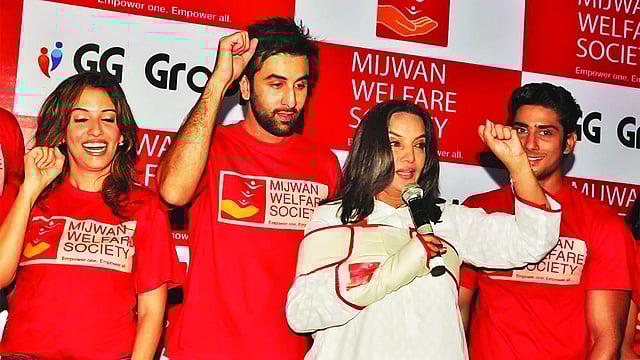 পেরিজাদ জোরাবাইয়াঁ, রণবীর কাপুর, শাবানা আজমী ও প্রতীক বাব্বর; মিজওয়াঁ ওয়েলফেয়ার সোসাইটি দরিদ্র ও গ্রামের মেয়েদের নিয়ে কাজ করে