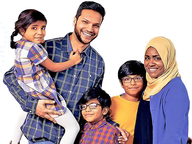 স্বামী ও সন্তানসহ