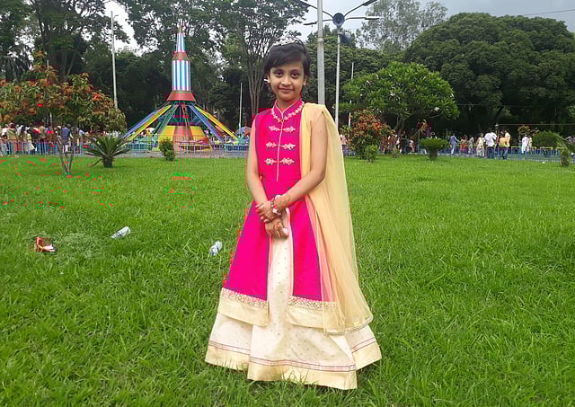 আজ ঈদের দিন শিশুপার্কে মেঘা। ছবি: আসাদুজ্জামান