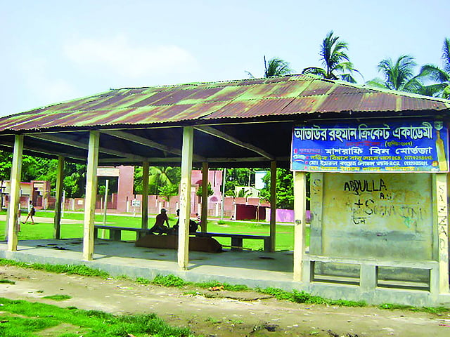 নড়াইলে নানা আতাউর রহমানের নামে গড়ে তোলা মাশরাফির ক্রিকেট একাডেমি