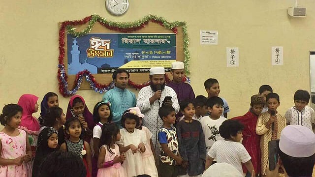 মুসল্লিদের একাংশ