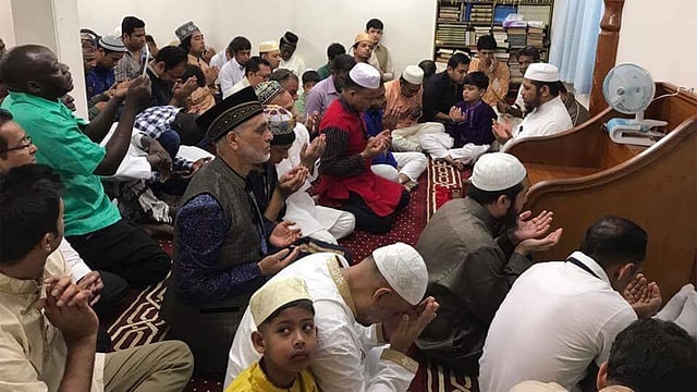 মুসল্লিদের একাংশ