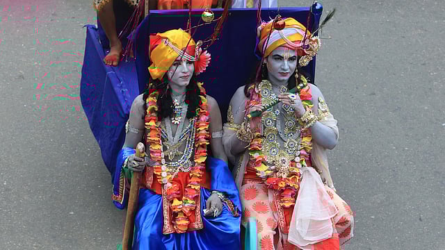 রাজধানীতে রথের সওয়ার হয়েছেন কৃষ্ণ। ছবিটি রাজধানীর তোপখানা রোড থেকে তোলা। ছবি: আশরাফুল আলম