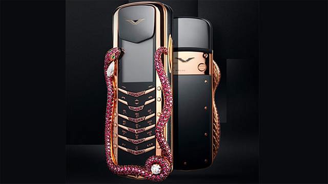 বিশ্বের সবচেয়ে দামি ফিচার ফোন সিগনেচার কোবরার নির্মাতা ভার্চু বন্ধ হয়ে যাচ্ছে। ছবি: ভার্চু