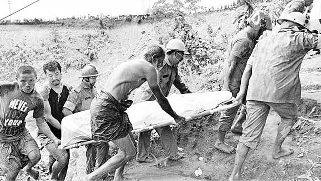 পাহাড়ধসে দেড় শতাধিক মানুষ মারা যায়