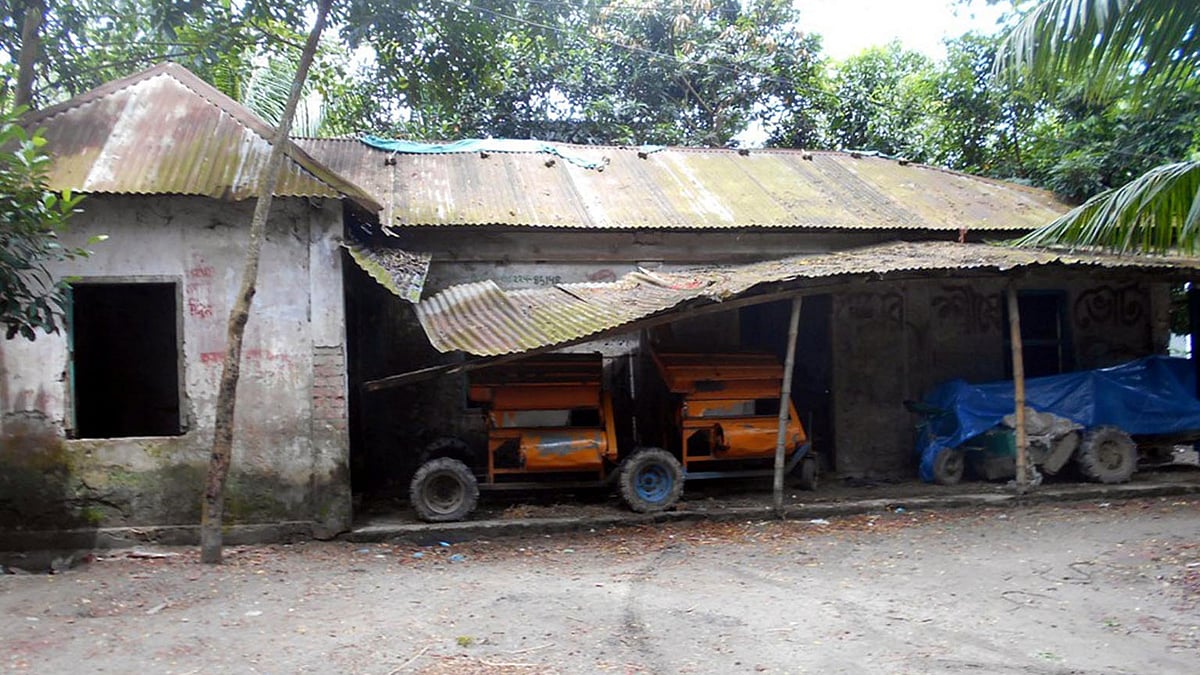 মহাকবি কায়কোবাদের ব্যবহৃত ঘরটি পরিত্যক্ত অবস্থায় রয়েছে l ছবি: প্রথম আলো