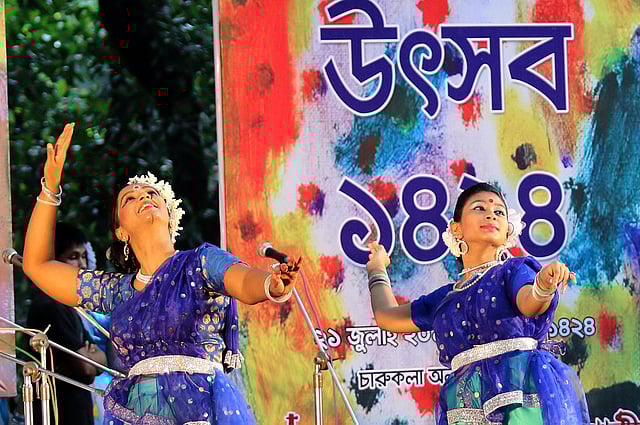 নৃত্যজন দলের শিল্পীদের পরিবেশনা। ছবি: সাবিনা ইয়াসমিন