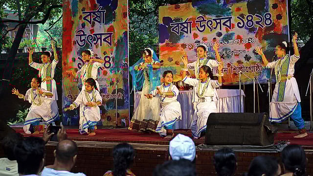বর্ষা উৎসবে শিশু শিল্পীদের নাচ পরিবেশনা। ছবি: সাবিনা ইয়াসমিন