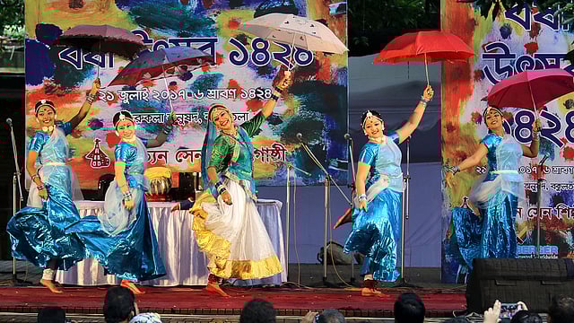 নাচে মুগ্ধ দর্শক-শ্রোতারা৷ ছবি: সাবিনা ইয়াসমিন