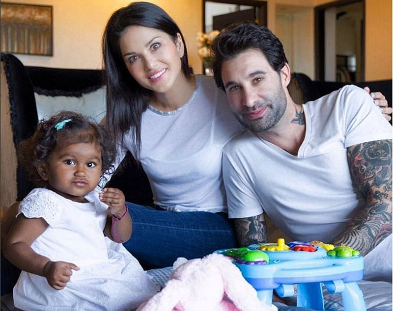 মেয়ে নিশার সঙ্গে সানি লিওন ও ড্যানিয়েল। ছবি: ইনস্টাগ্রাম থেকে নেওয়া