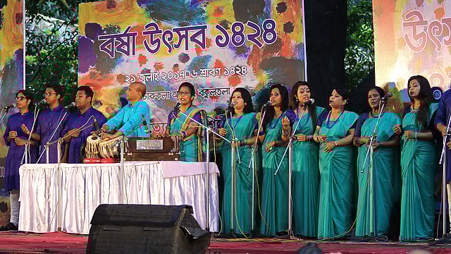 উৎসবে ছিল দলীয় সংগীতের পরিবেশনাও৷ ছবি: সাবিনা ইয়াসমিন