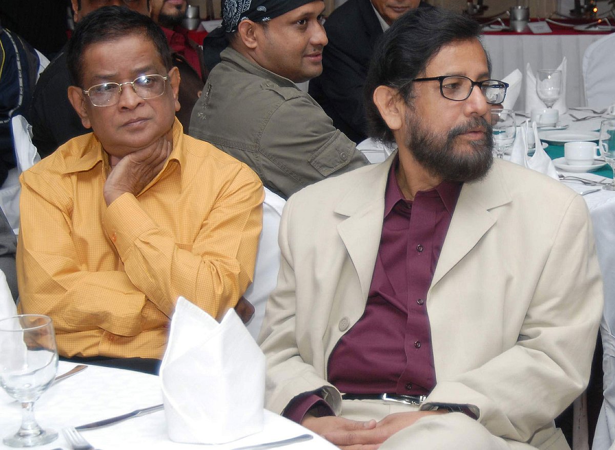 হুমায়ূন আহমেদ ও আসাদুজ্জামান নূর। ফাইল ছবি