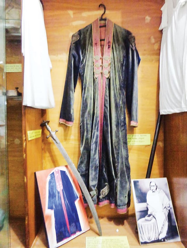 হাসন রাজার পোশাক-পরিচ্ছদ রয়েছে জাদুঘরে। ছবি: প্রথম আলো