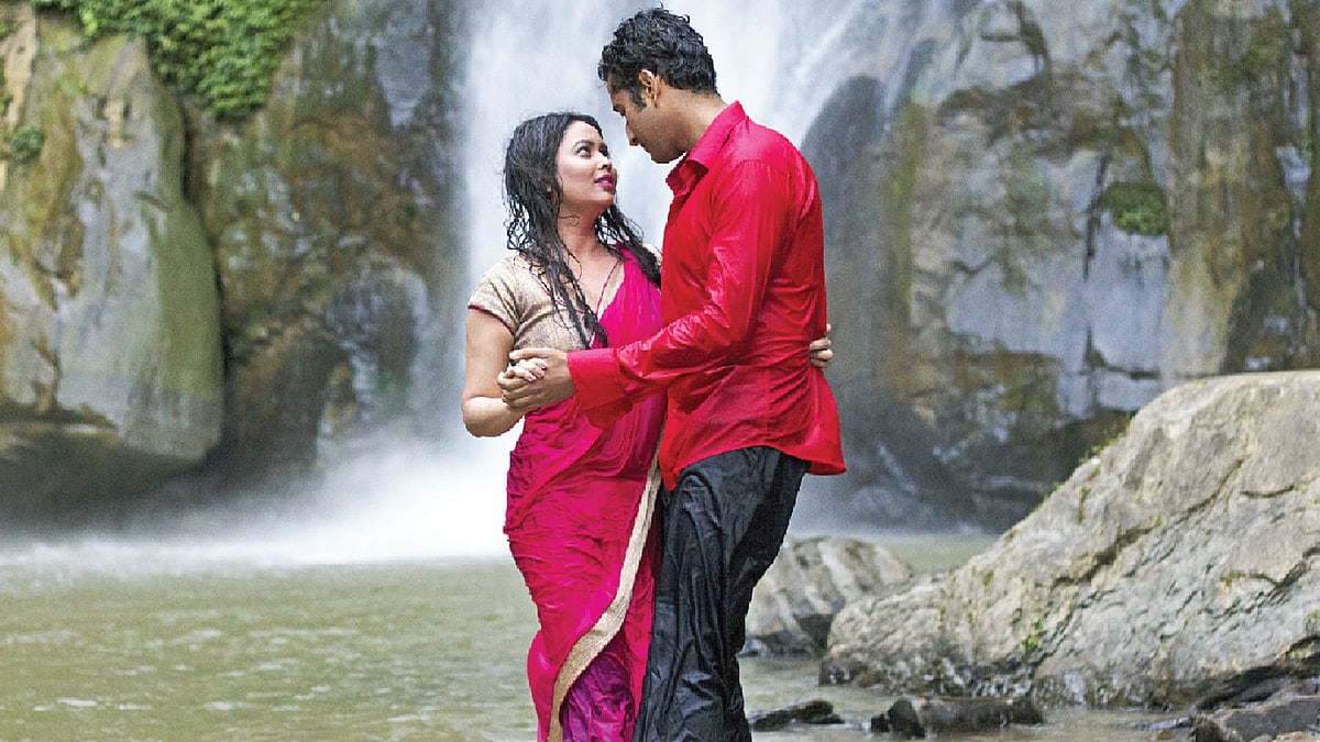 ভাবনা ও পরমব্রত। ভয়ংকর সুন্দর ছবির দৃশ্য