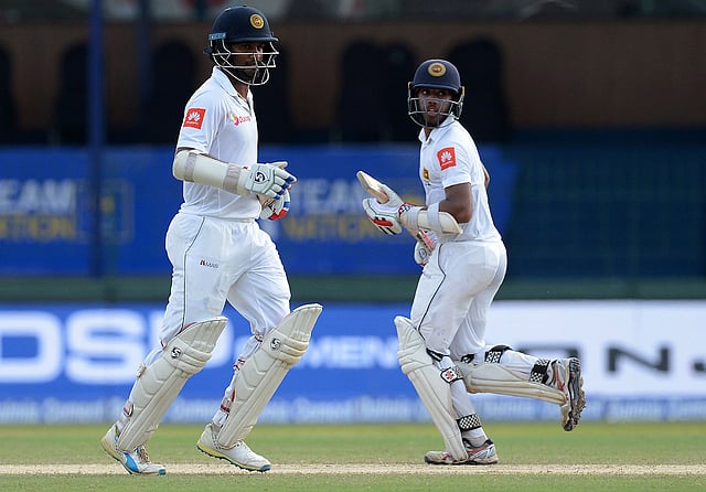 ১৯১ রানের জুটি গড়ার পথে মেন্ডিস ও করুনারত্নে। ছবি: এএফপি