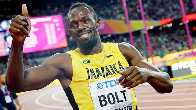 সত্যিকারের এক বিজয়ীর মতো হারকে বরণ করে নিচ্ছেন জ্যামাইকান স্প্রিন্টার। ছবি: রয়টার্স