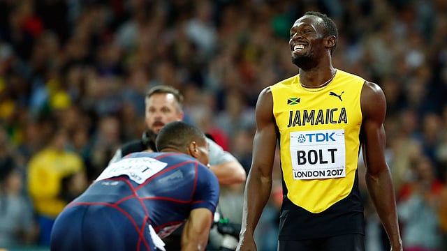 বিশ্ব আসরে ‘অধরা’ ব্রোঞ্জ প্রাপ্তির পর কিছুটা অবিশ্বাসের দৃষ্টি নিয়ে জায়ান্ট স্ক্রিনের দিকে তাকিয়ে রইলেন। ছবি: রয়টার্স