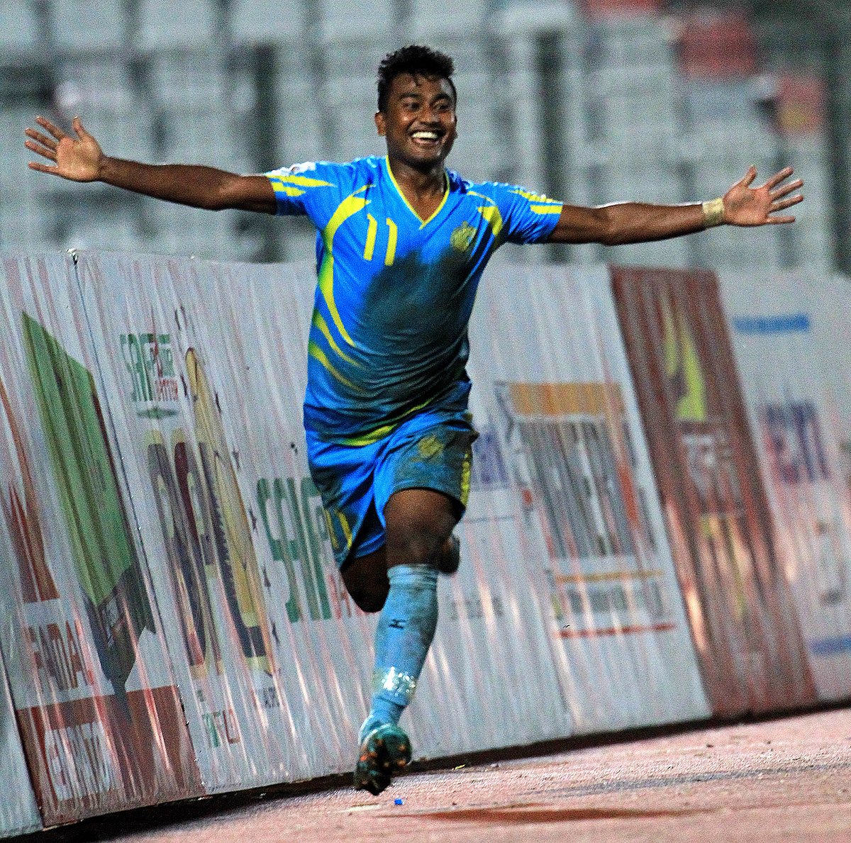 জাদুকরের মতোই দেশের ফুটবলে আবির্ভাব রুবেলের। ছবি: প্রথম আলো