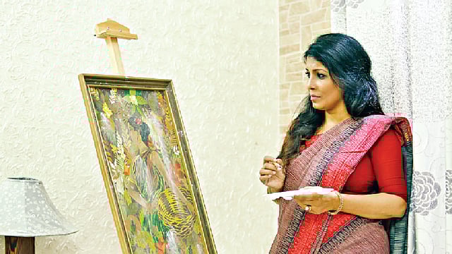 নিজেকে যেন খুঁজে ফিরি রংতুলির মাঝে। মডেল: সাইদা। ছবি: সুমন ইউসুফ