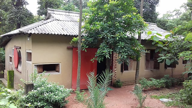 ‘মাটির ঘর’ রেস্তোরাঁর অবস্থান গাজীপুরের কালীগঞ্জে।