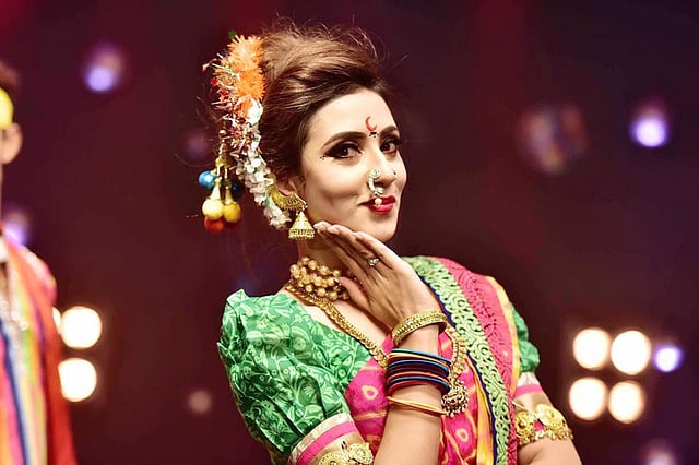 লাজুক হাসিতে নজরকাড়া মিম। ছবি: ফেসবুক