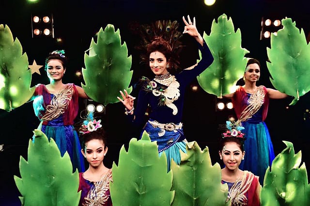 অভিনয় যেমন পারেন, নাচটাও তেমনি—মিম যেন সব্যসাচী! ছবি: ফেসবুক