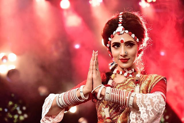 নাচের মুদ্রায় অপূর্ব মিম। ছবি: ফেসবুক