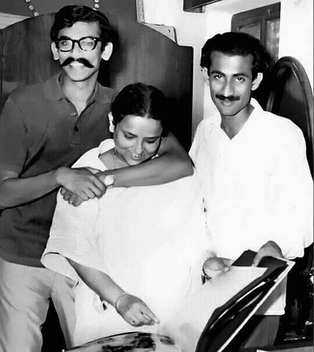 বেগম ফজিলাতুন্নেছা মুজিবের সঙ্গে শেখ কামাল ও শেখ মণি। ছবি: সংগৃহীত