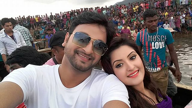 আগের দফায় শুটিং দেখতে মানুষের ঢল নেমেছিল