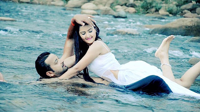 ফেসবুকে আজ নিজের পেজে এই ছবি দিয়েছেন পরীমনি